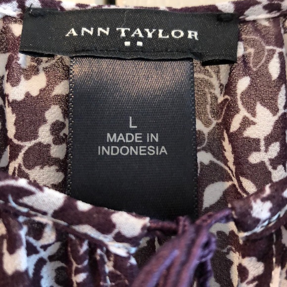 Ladies Ann Taylor L Plum print Blouse - Picture 2 of 4